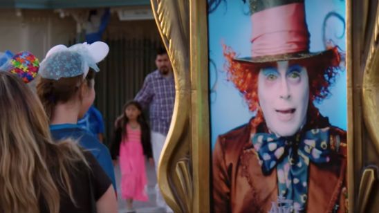 Imagem da notícia Johnny Depp faz pegadinha com visitantes da Disney como Chapeleiro Maluco