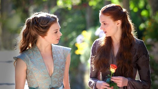 Imagem da notícia Sophie Turner acha que Sansa deveria namorar mulheres em Game of Thrones