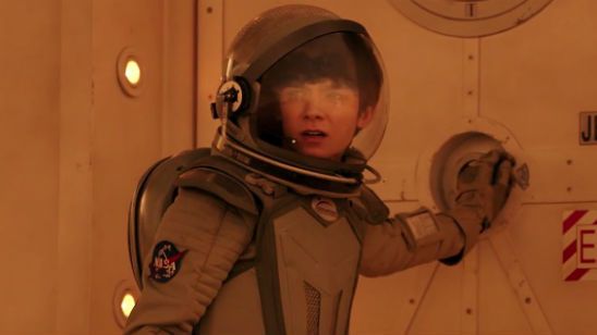 Imagem da notícia Asa Butterfield nasce em Marte, mas se apaixona na Terra em trailer de The Space Between Us