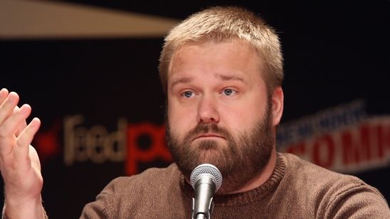 Imagem da notícia Fim do drama! Robert Kirkman se desculpa por críticas a George R.R. Martin