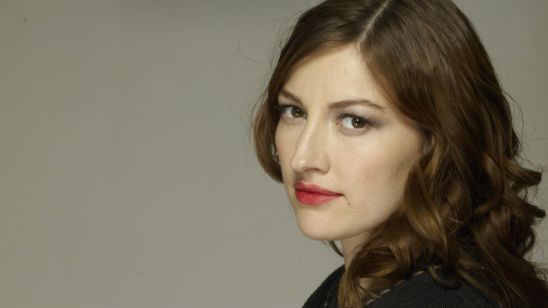 Imagem da notícia Kelly Macdonald se junta a Domhnall Gleeson e Margot Robbie em biografia do criador do Ursinho Pooh