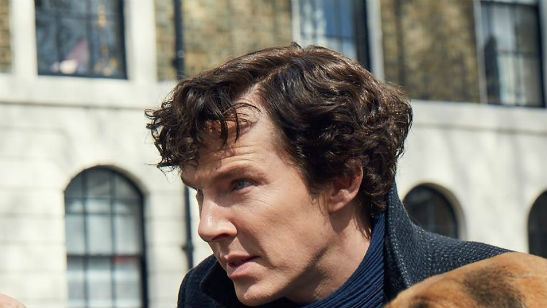 Sherlock: Imagem da quarta temporada mostra que Benedict Cumberbatch arranjou outro melhor amigo?