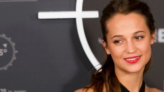 Imagem da notícia Alicia Vikander espera "trazer algo novo e revigorante" para Tomb Raider