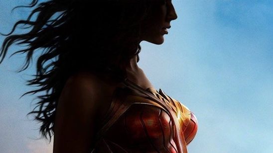 Imagem da notícia Comic-Con 2016: Mulher Maravilha ganha seu primeiro cartaz!