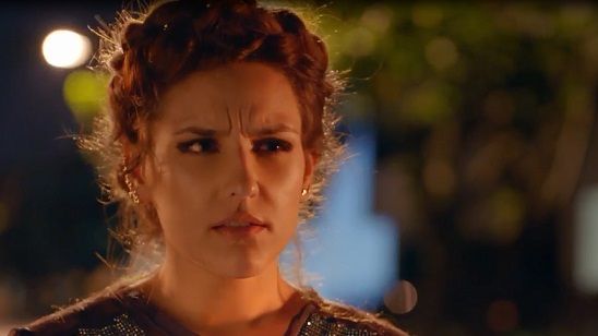 Imagem da notícia Kéfera tenta salvar a autoestima de uma adolescente no primeiro trailer da comédia É Fada