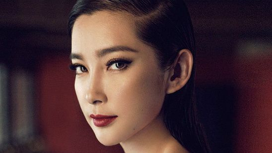 Imagem da notícia Meg: Atriz de Transformers e Resident Evil negocia papel no filme de tubarões com Jason Statham