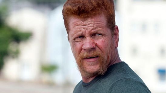 Imagem da notícia Michael Cudlitz pode ter revelado quem não será vítima de Negan na sétima temporada de The Walking Dead