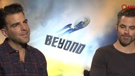 Imagem da notícia Star Trek Sem Fronteiras: Elenco fala sobre Simon Pegg como roteirista, Sulu gay, os diferentes estilos de J.J. e Justin Lin (Exclusivo)