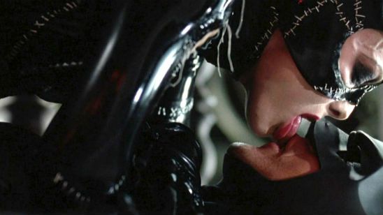 Imagem da notícia Você sabe quantas vezes o Batman já beijou alguém nos cinemas? Vídeo faz a contagem