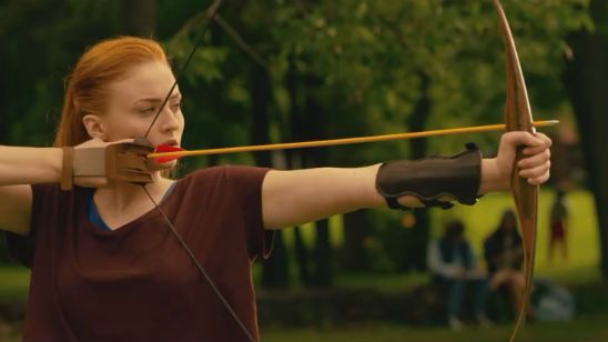 Imagem da notícia Jean Grey encarna seu lado Katniss e arrasa no arco e flecha em cena deletada de X-Men: Apocalipse