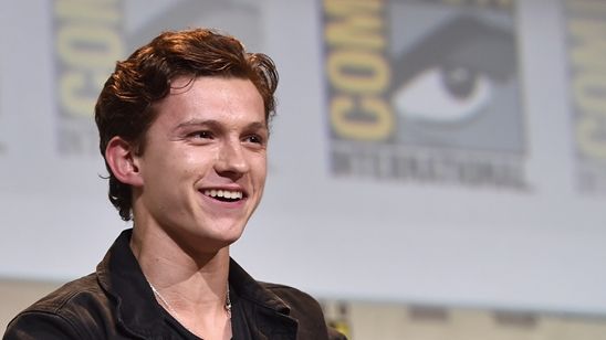 Imagem da notícia Tom Holland manda passinho em vídeo dos bastidores de Homem-Aranha