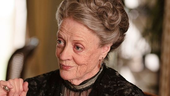 Imagem da notícia Emmy Awards 2016: Maggie Smith responde a Jimmy Kimmel e pede endereço do Achados & Perdidos