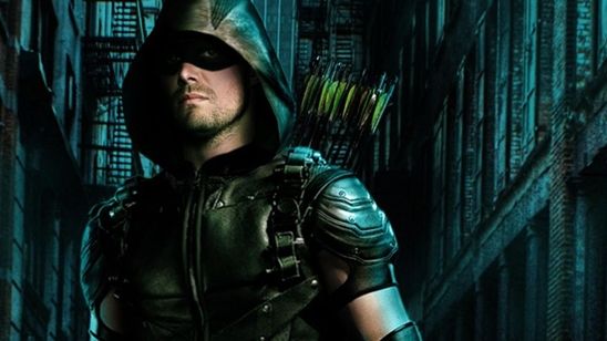 Imagem da notícia Centésimo episódio de Arrow pode ter curiosa reunião da família Queen