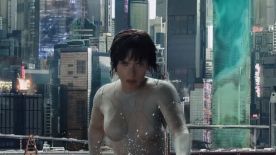 Scarlett Johansson é lutadora invisível em novo vídeo de Ghost In The Shell