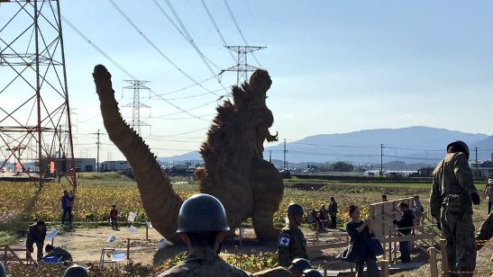 Godzilla ganha estátua de palha no Japão com sete metros de altura