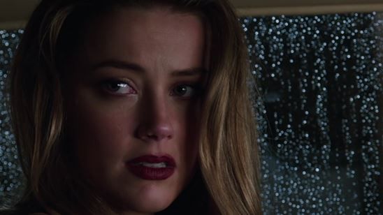 Imagem da notícia Amber Heard é processada por se recusar a gravar cenas sem roupa
