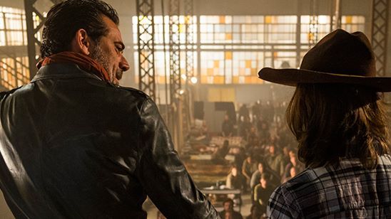 Imagem da notícia The Walking Dead: Jeffrey Dean Morgan e Chandler Riggs comentam o episódio "Sing Me a Song"