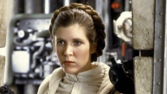Imagem da notícia Carrie Fisher sofre ataque cardíaco em pleno voo