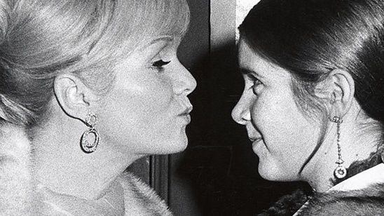 Imagem da notícia Bright Lights: Veja o trailer do documentário sobre Carrie Fisher e Debbie Reynolds