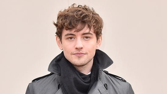 Imagem da notícia Jovem galã britânico é escolhido para substituir Nicolas Cage no remake de Sonhos Rebeldes