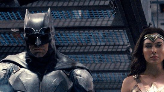 Imagem da notícia Liga da Justiça: Nova imagem reúne os heróis e Zack Snyder comenta o destino da Mulher-Maravilha