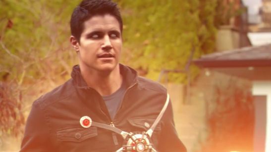 Ele está de volta! Robbie Amell vai participar da terceira temporada de The Flash