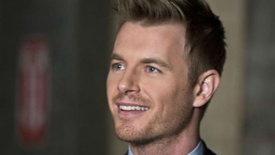 Rick Cosnett anuncia retorno na terceira temporada de The Flash