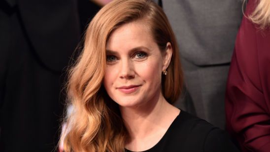 Imagem da notícia Diretor revela detalhes de Objetos Cortantes, série da mesma autora de Garota Exemplar e protagonizada por Amy Adams