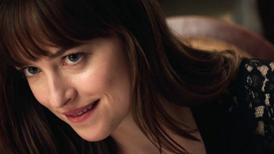 Imagem da notícia Cinquenta Tons Mais Escuros: Anastasia aceita os jogos eróticos de Christian em nova cena