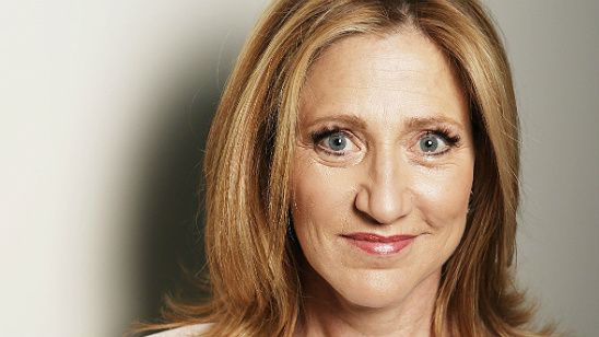 Imagem da notícia Edie Falco será protagonista da antologia Law & Order: True Crime