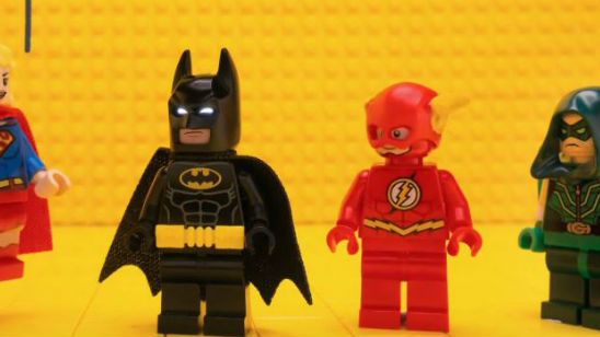 Imagem da notícia Homem-Morcego conhece os heróis das séries da CW em novo comercial de LEGO Batman: O Filme
