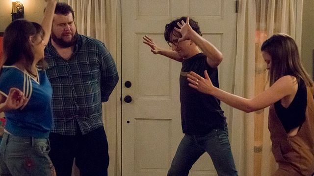 Imagem da notícia Love: Veja o trailer e o cartaz da segunda temporada