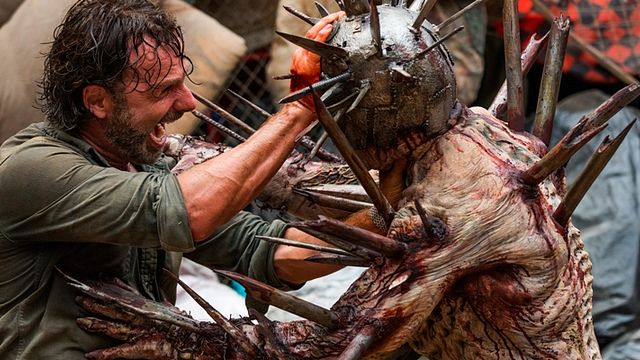 Imagem da notícia The Walking Dead: Andrew Lincoln e Pollyanna McIntosh comentam a luta na arena e relação entre Rick e Jadis