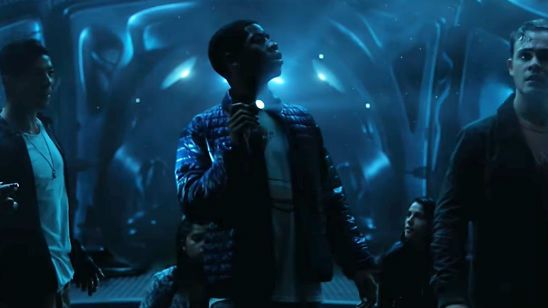 Power Rangers exploram nave de Zordon em clipe inédito