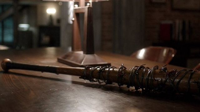 Imagem da notícia Lucille, de The Walking Dead, 'visita' irmãos Winchester em Supernatural