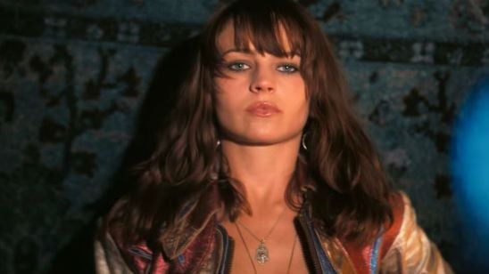 Imagem da notícia Britt Robertson faz suas próprias regras no trailer de Girlboss