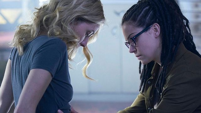 Imagem da notícia Orphan Black: Nova imagem da quinta temporada promete final feliz para Cosima e Delphine