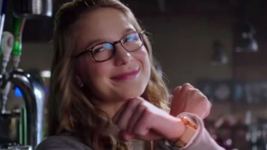 Imagem da notícia Girl Power! Mulher-Maravilha ganha comercial promocional com Supergirl