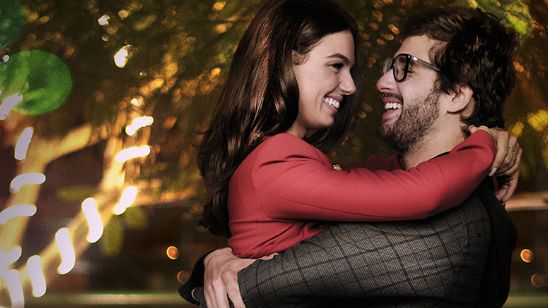 Imagem da notícia AdoroCinema leva leitores para encontro com o elenco de Amor.com! Participe!