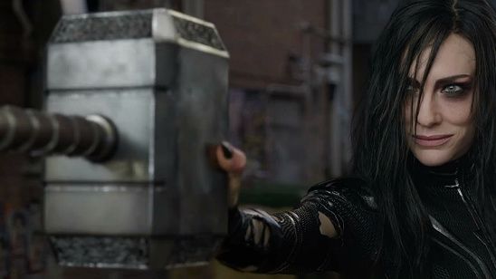 Imagem da notícia Mjölnir do Thor surge intacto em foto de bastidores de Vingadores: Guerra Infinita 