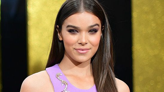 Imagem da notícia Bumblebee: Hailee Steinfeld pode estrelar o spin-off de Transformers