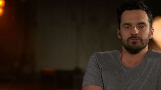 Imagem da notícia Jake Johnson convida espectadores do AdoroCinema para ver A Múmia (Exclusivo)
