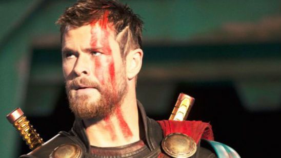 Imagem da notícia Chris Hemsworth mostra como seria uma briga entre os Vingadores em vídeo nos bastidores de Guerra Infinita
