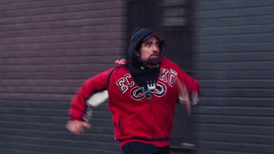Robert Pattinson corre contra o relógio em novo trailer de Good Time