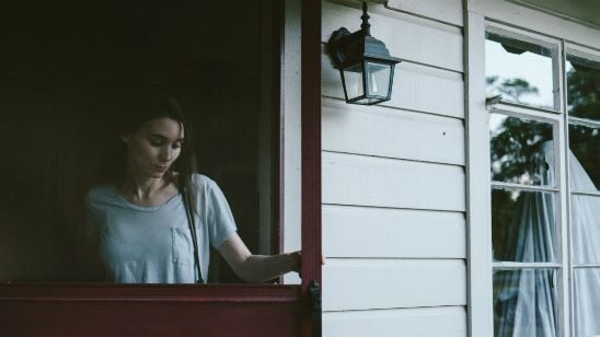 Imagem da notícia A Ghost Story: Rooney Mara ficou traumatizada depois de ter que comer uma torta inteira em cena