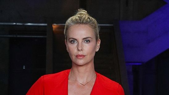 Imagem da notícia Charlize Theron revela que recusou papel em Mulher-Maravilha
