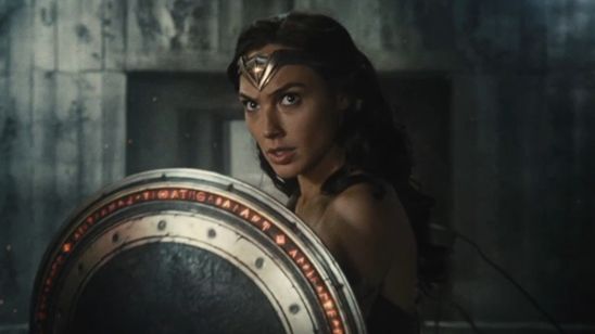 Imagem da notícia Comic-Con 2017: Gal Gadot publica selfie com o elenco de Liga da Justiça