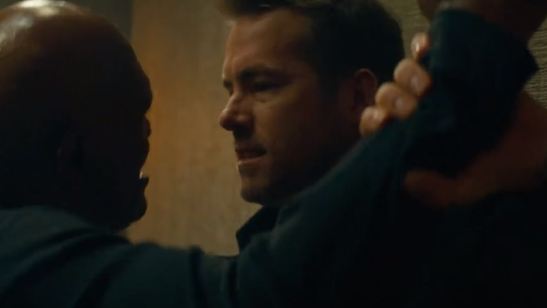 Ryan Reynolds e Samuel L. Jackson brigam em clipe de Dupla Explosiva