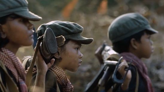 Imagem da notícia Garotinha é treinada para a guerra no primeiro trailer do novo filme dirigido por Angelina Jolie