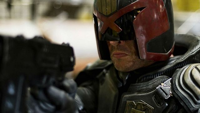 Imagem da notícia Karl Urban negocia para voltar a viver o Juiz Dredd em série de TV